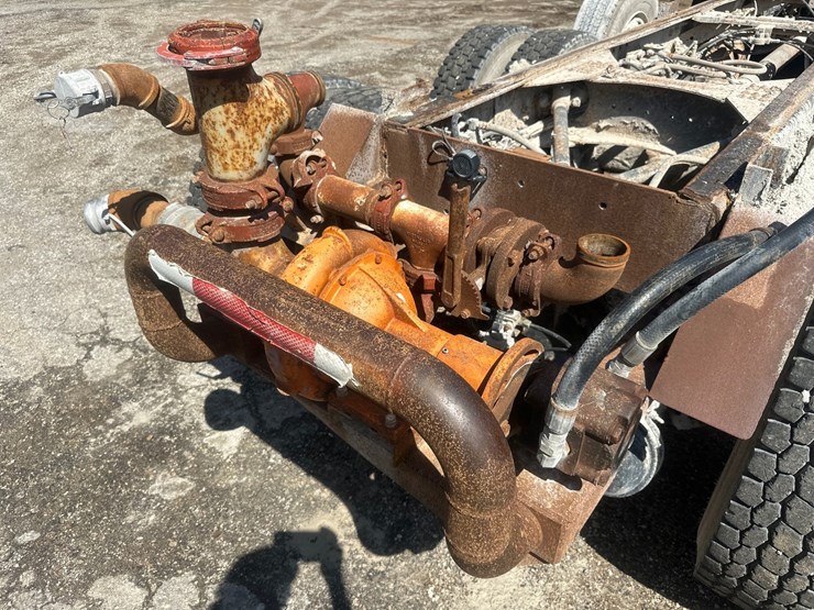 #2639-•-white-gmc-cab-and-chassis-image-39