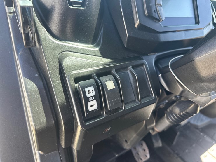 #5301-•-2022-canam-defender-xt-4x4-utv-image-25