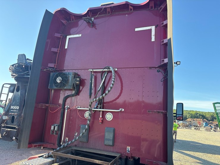 2014-kenworth-t680-image-19