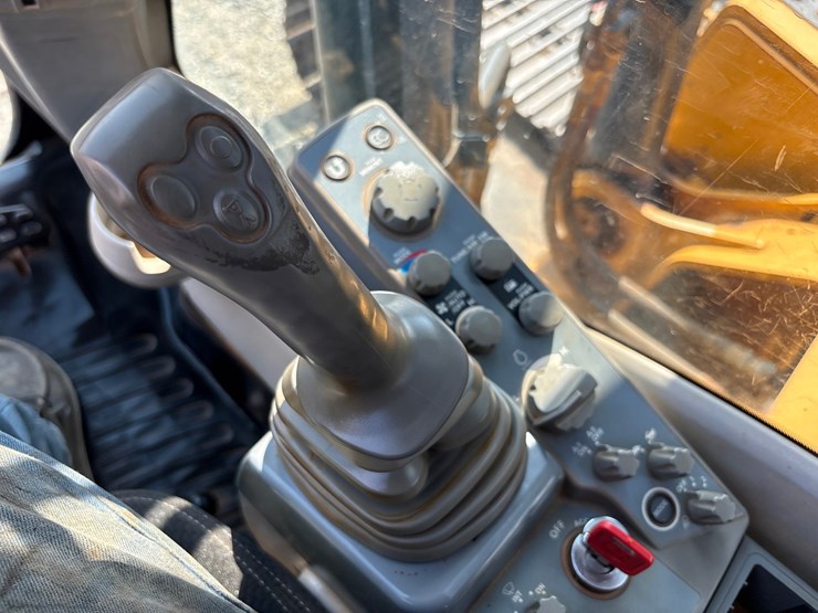 deere-250g-lc-image-74