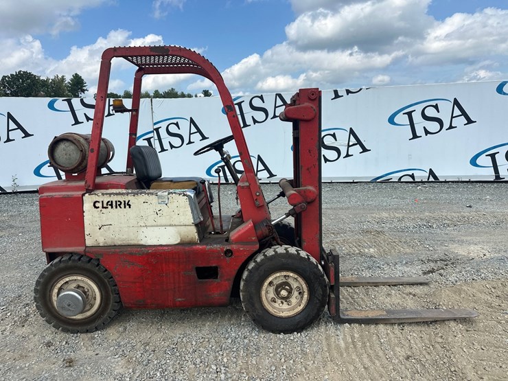 #61426-•-clark-forklift-image-6