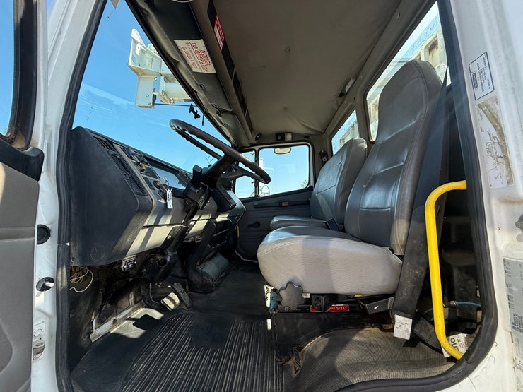 2003-freightliner-fl80-image-103