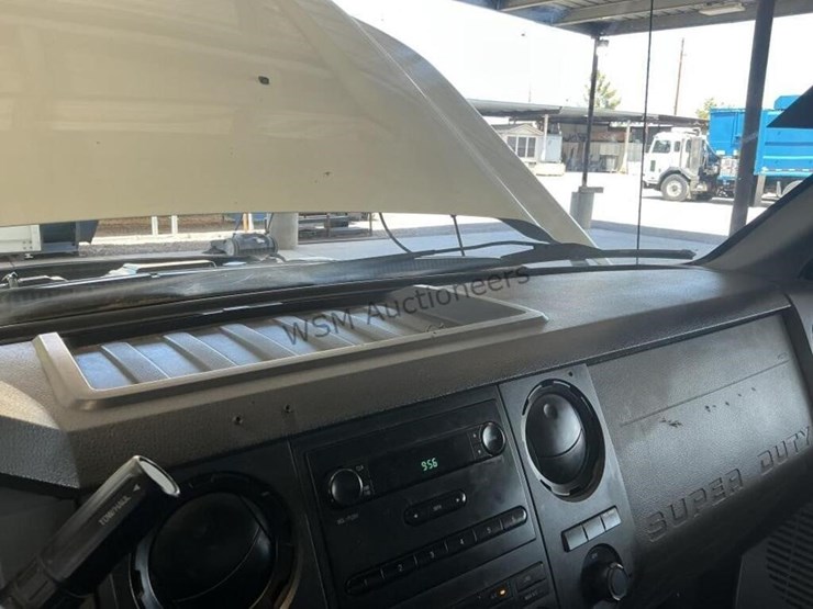 2013-ford-f550-image-19