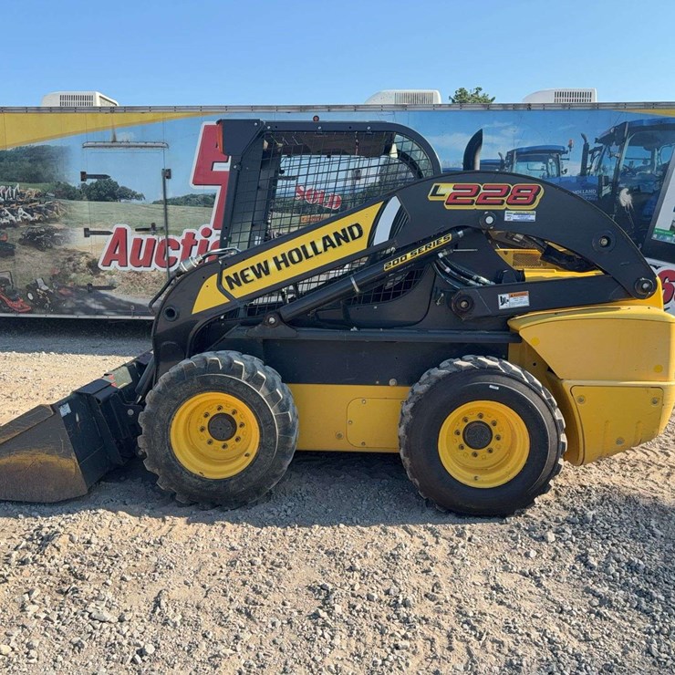 NEW HOLLAND L228