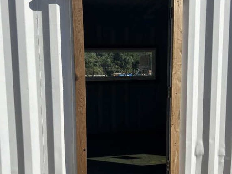 #280-•-20'-conex/-shipping-container-w/-windows-&-door-image-7