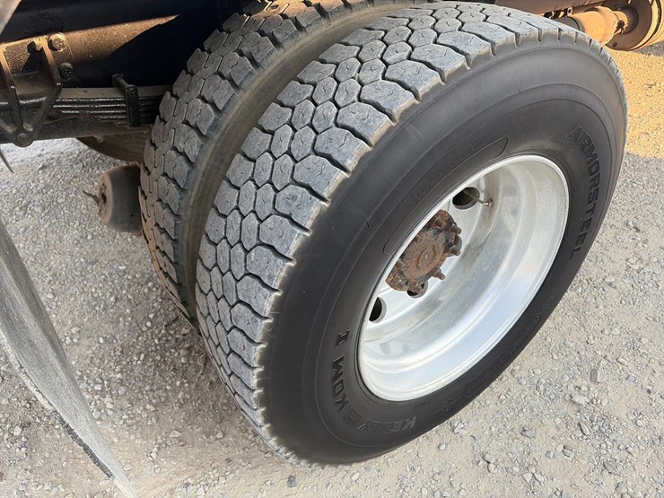 2015-ford-f750-image-24