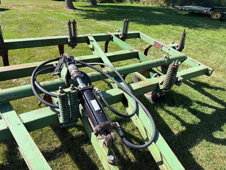 john-deere-100-image-8