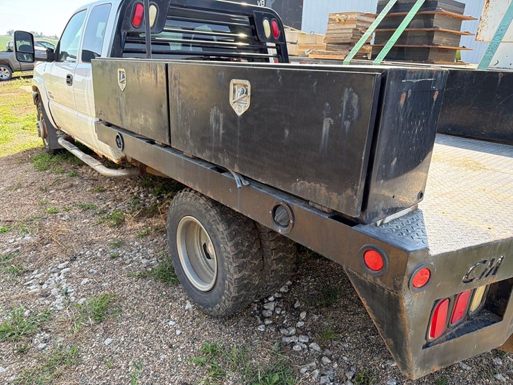 2006-chevrolet-3500-image-9