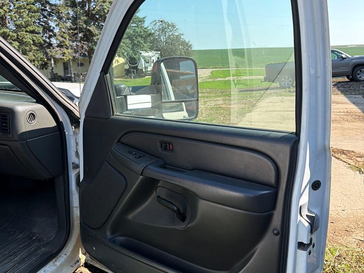 2006-chevrolet-3500-image-49