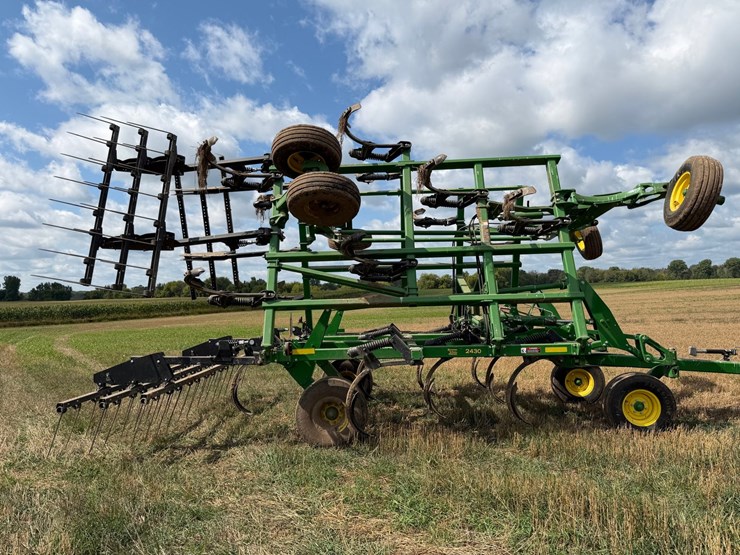 john-deere-2430-image-2