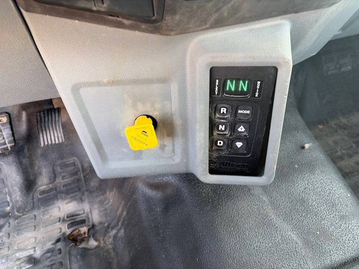 2015-ford-f750-image-16