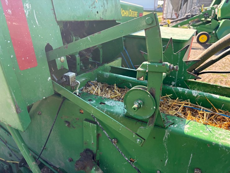 john-deere-338-image-23