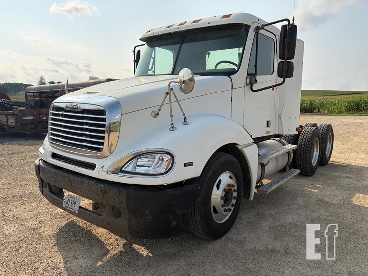 2002-freightliner-columbia-120-image-1