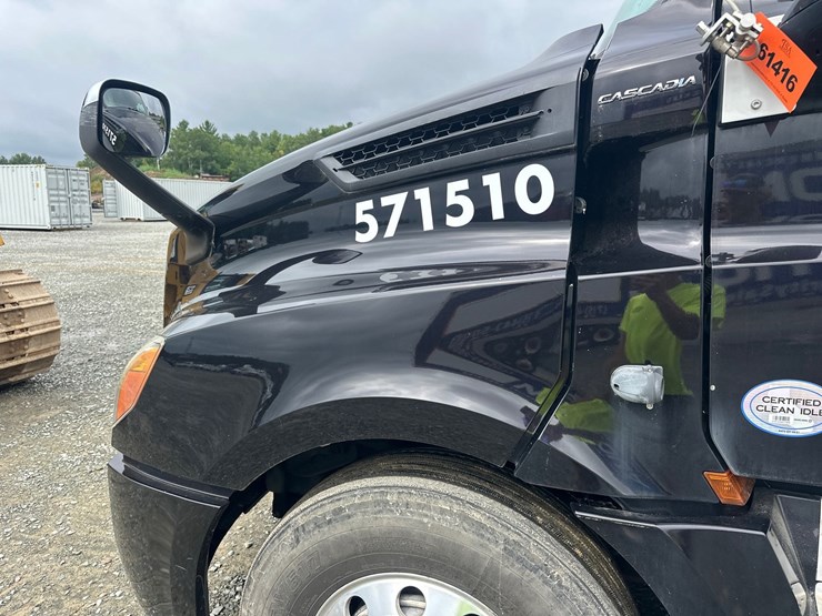 #61416-•-2019-freightliner-cascadia-evolution-iseries-sleeper-cab-truck-tractor-image-20