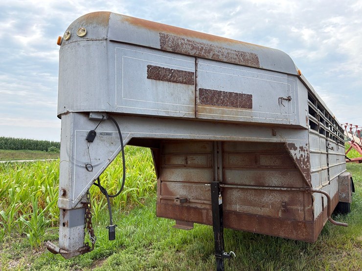 1975-triggs-7ft-x-20ft-gooseneck-livestock-trailer-image-14