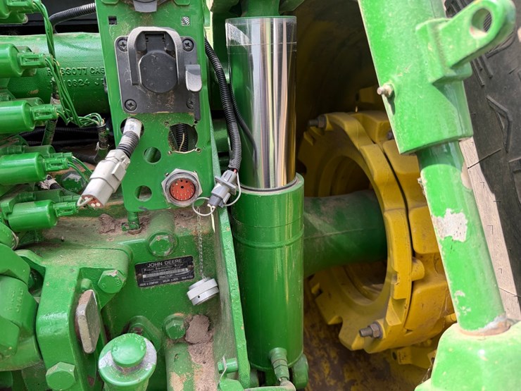 john-deere-8130-image-32
