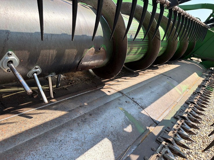 john-deere-220-image-30