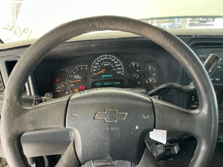 2004-chevrolet-silverado-2500hd-image-16