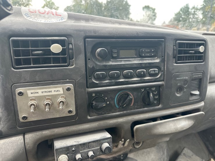 2001-ford-f450-image-31