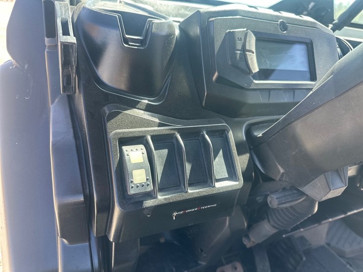 #5302-•-2022-canam-defender-4x4-utv-image-21