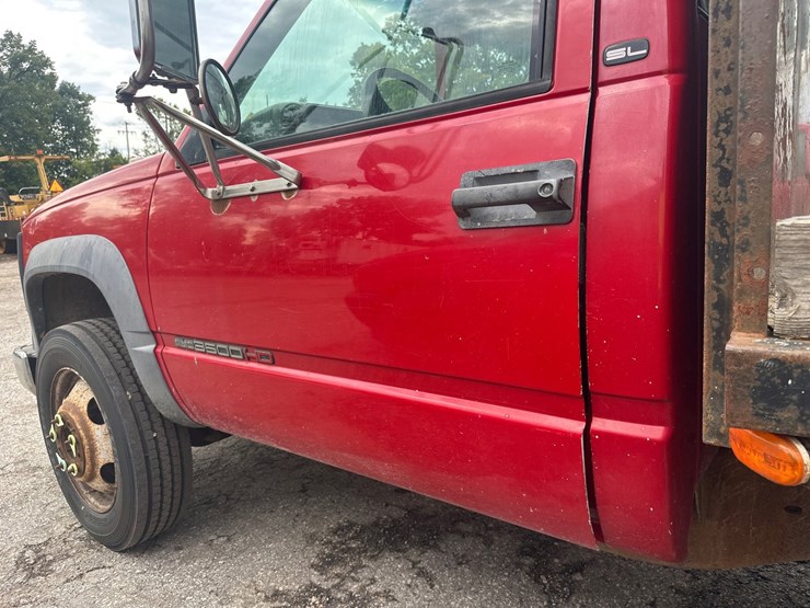 2000-gmc-3500-image-13