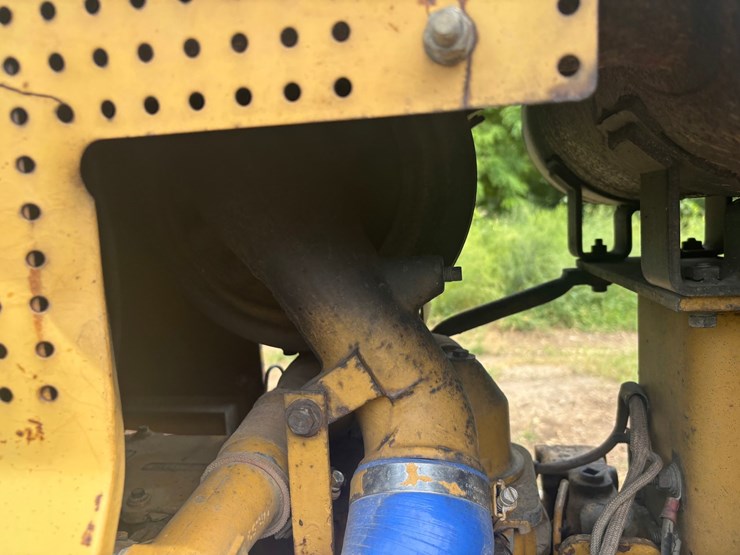caterpillar-d4h-image-33