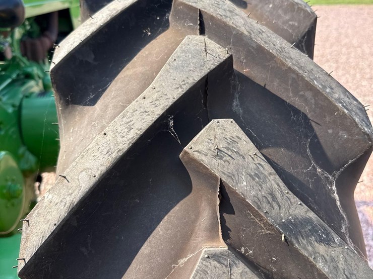 john-deere-70-image-30