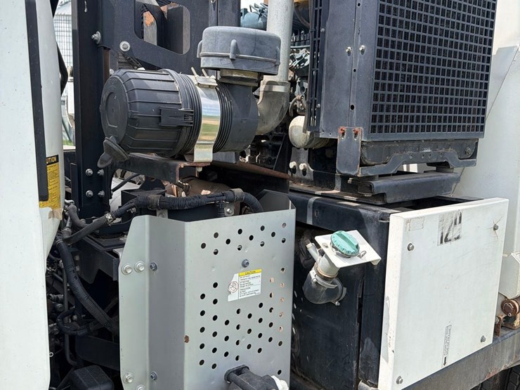 2015-isuzu-nrr-image-34