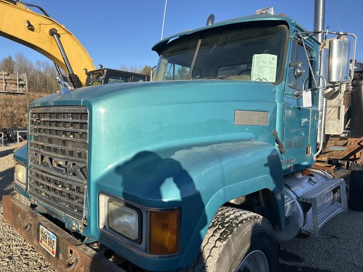 2001-mack-ch613-image-9