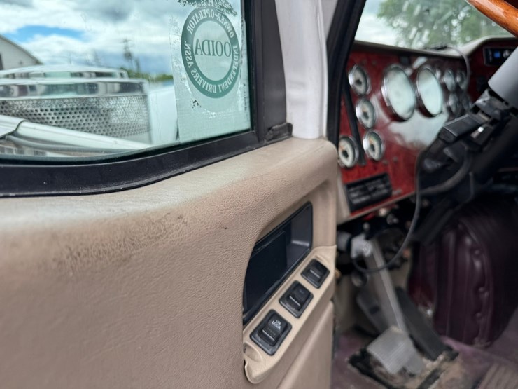 2004-international-9900i-image-35