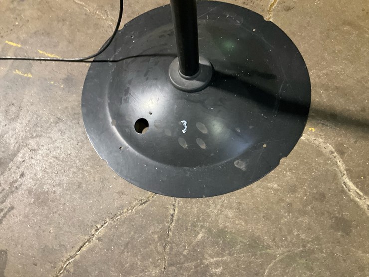 #225-•-central-machinery-47755-30-inch-pedestal-shop-fan-image-6