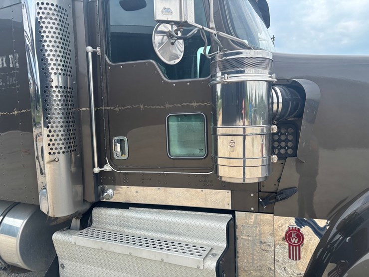 2012-kenworth-w900-image-28