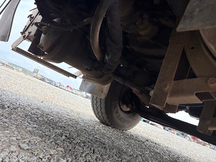 #61388-•-2004-international-5600i-quad-axle-dump-truck-image-66