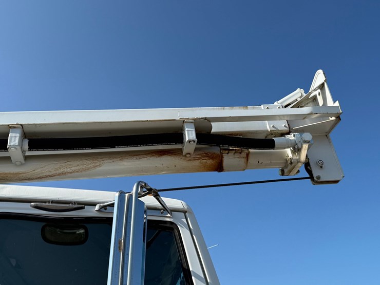2003-freightliner-fl80-image-97