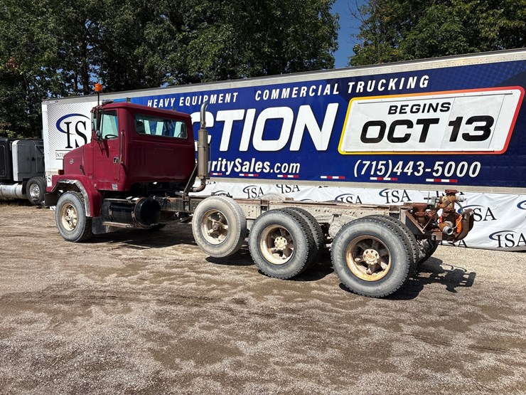 #2639-•-white-gmc-cab-and-chassis-image-3