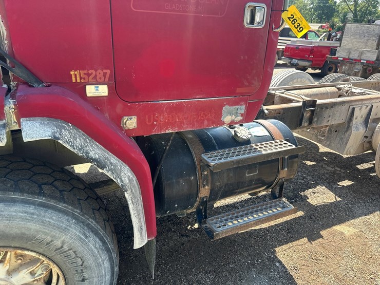 #2639-•-white-gmc-cab-and-chassis-image-11