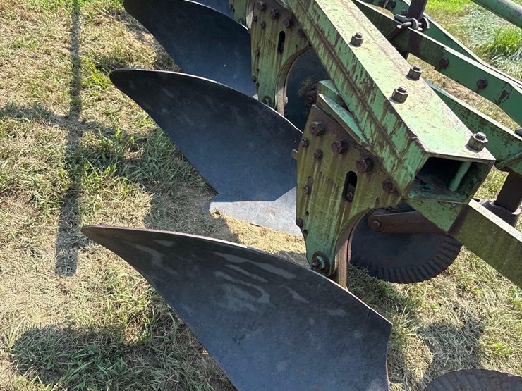 john-deere-4-bottom-plow-image-9