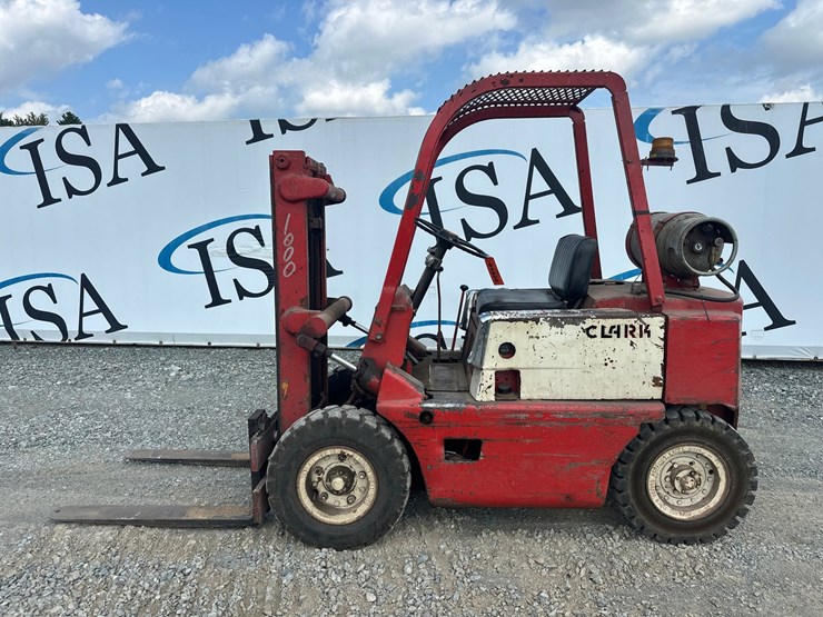 #61426-•-clark-forklift-image-2