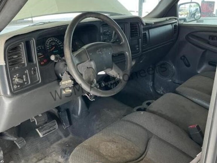 2004-chevrolet-silverado-2500hd-image-22
