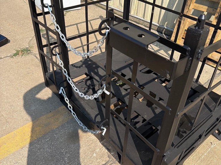 heavy-duty-do-all-44”-x-56”-skidloader/pallet-fork-man-basket-image-8