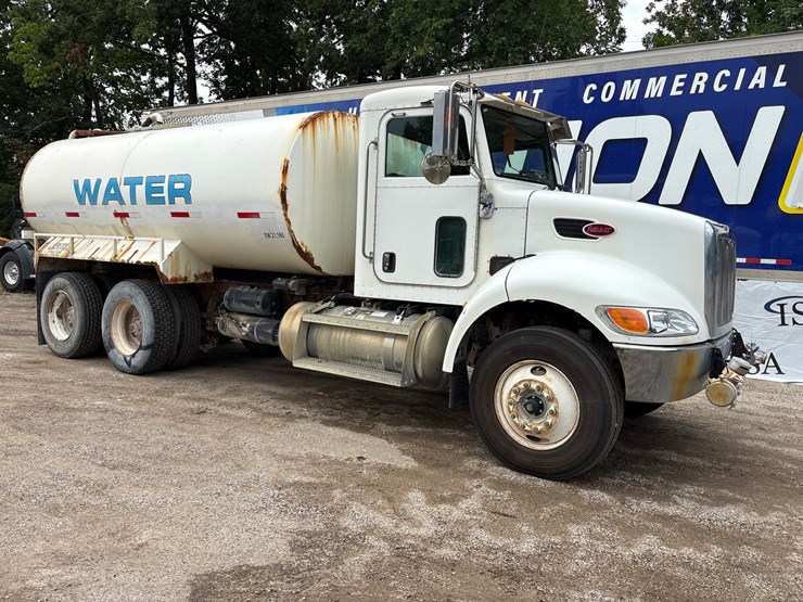 2006-peterbilt-335-image-7