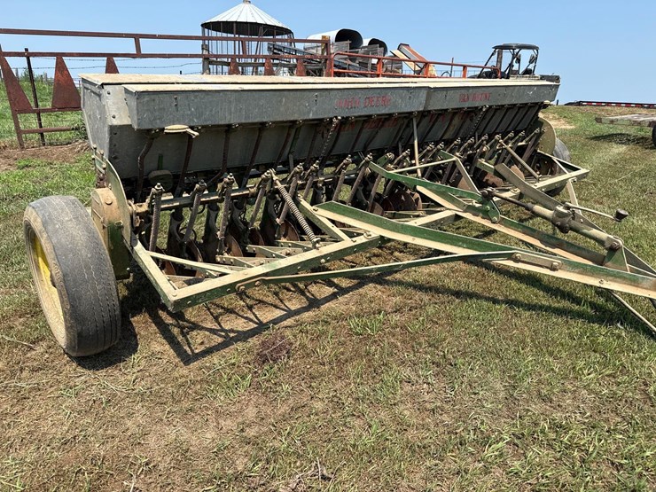 john-deere-van-brunt-12ft-drill-image-8