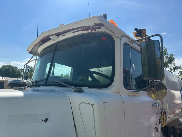 mack-dm685s-image-10