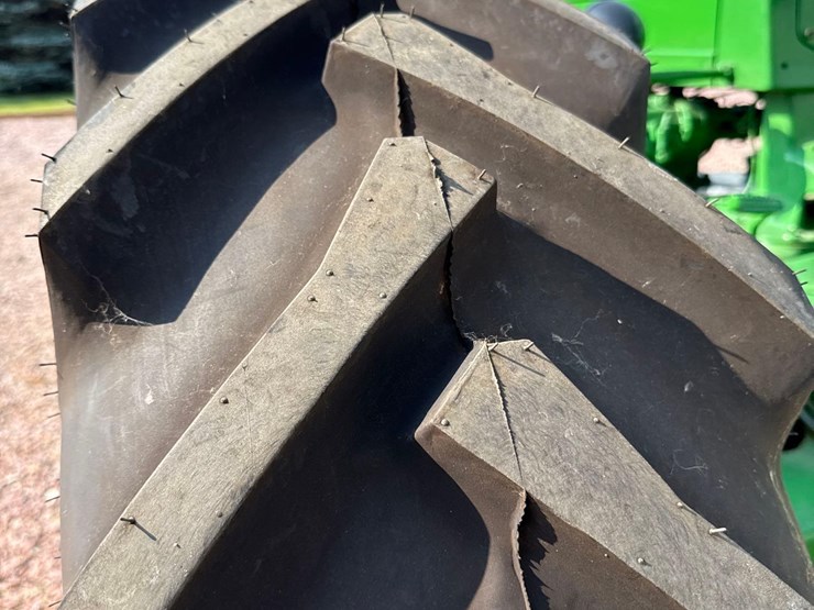 john-deere-70-image-24