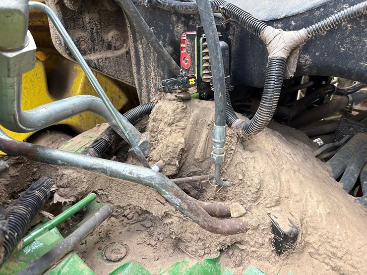 2022-john-deere-640-image-49