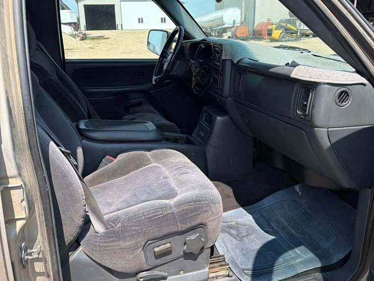 2001-chevrolet-k3500-image-35