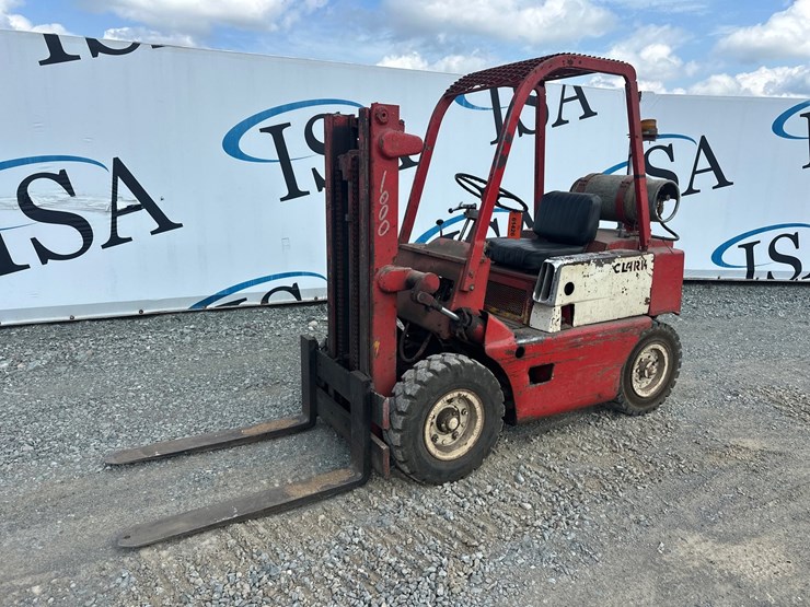 #61426-•-clark-forklift-image-1