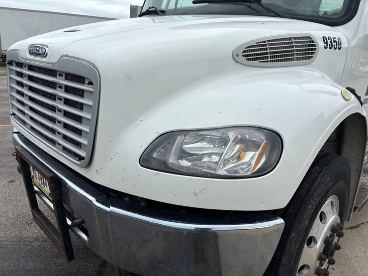 #2297-•-2017-freightliner-m2-single-axle-day-cab-truck-tractor-image-16