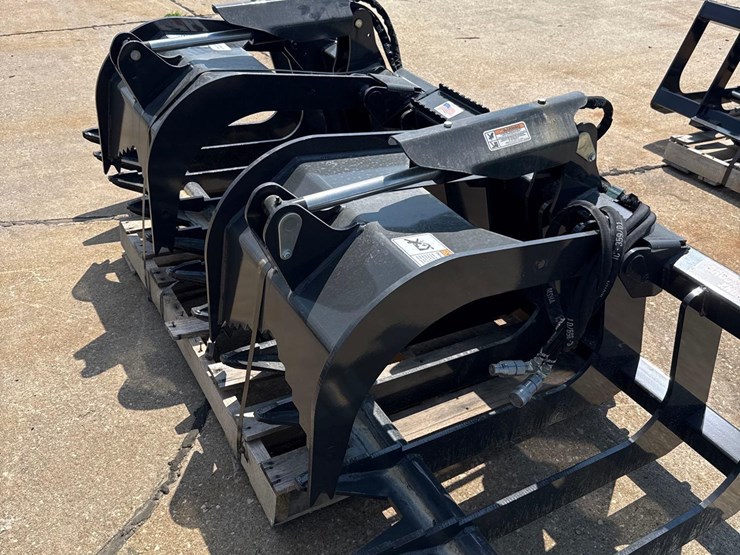 new-stout-84-inch-brush-skidloader-grapple-bucket-image-7