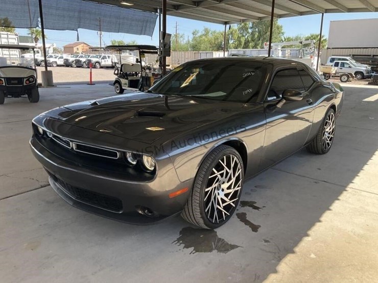 2016-dodge-challenger-coupe-image-4